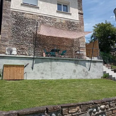 L'embarry Nyaraló *