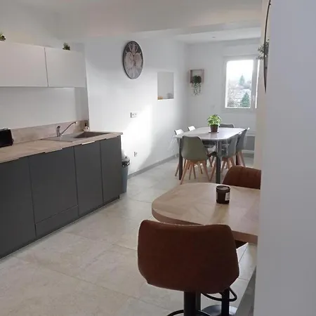 L'embarry Nyaraló Moumour