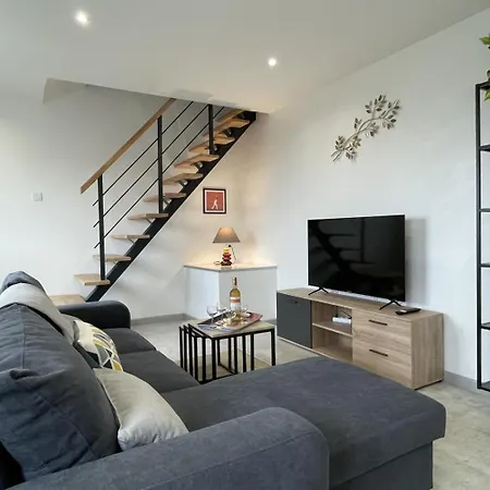 L'embarry Nyaraló Moumour